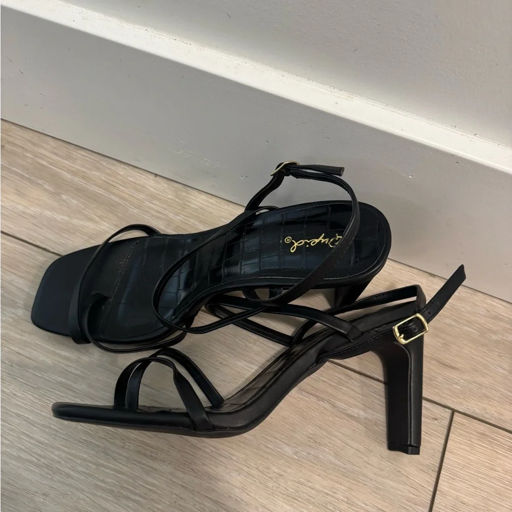 Qupid black heels size 9
